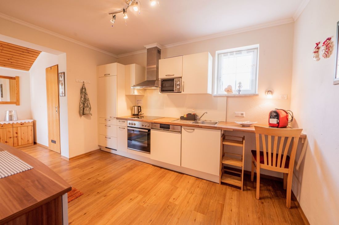 Wohnküche mit hochwertigen Elektrogeräten