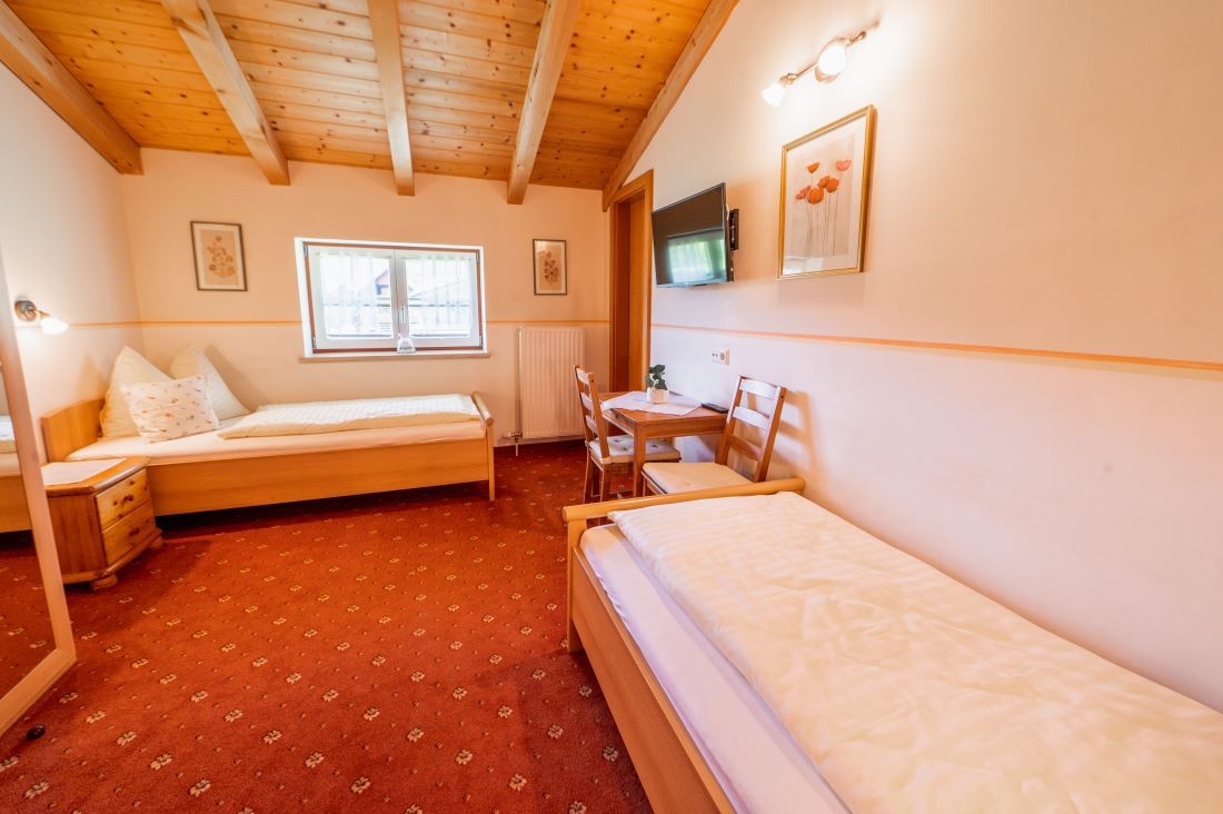 Schlafzimmer mit 2 Einzelbetten