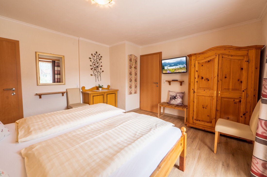 Schlafzimmer mit Doppelbett